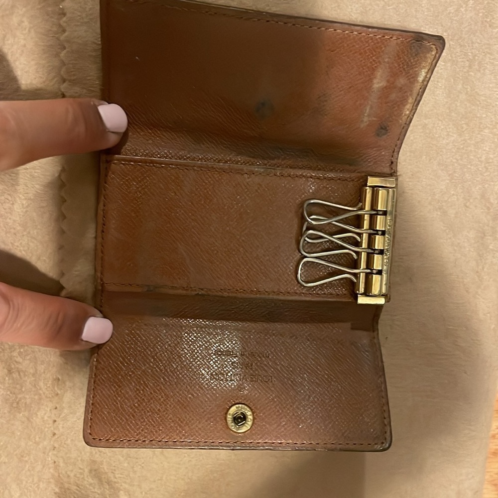 LV MONO KEY POUCH - Picture 6 of 9